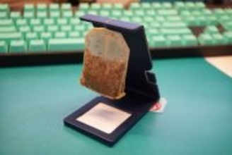 ティーバッグ使用時の悩みを解決「二番煎じ待機スタンド」　デザインを学ぶ大学院生が製作