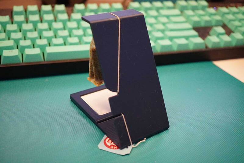 ティーバッグ使用時の悩みを解決「二番煎じ待機スタンド」　デザインを学ぶ大学院生が製作