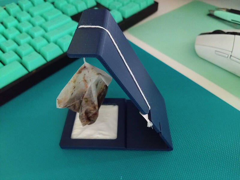 ティーバッグ使用時の悩みを解決「二番煎じ待機スタンド」　デザインを学ぶ大学院生が製作