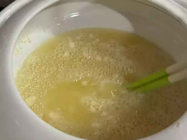 「油に直接小麦粉を投入して揚げるだけ　話題の「斬新すぎる唐揚げ」の調理方法、試してみた」の画像