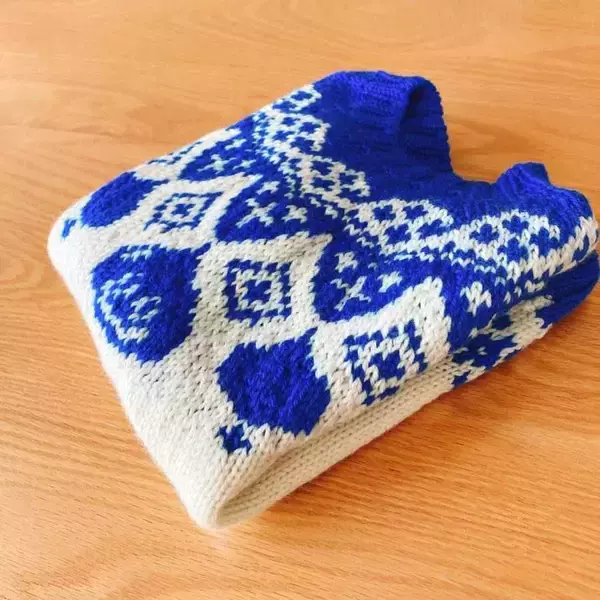 「セーターにスライムがあらわれた！すべて手編みのファンアート作品」の画像