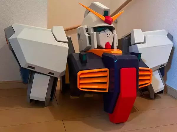 「ガンダムMk-2のコスプレ　衣装の出来栄えに刻の涙があふれる」の画像