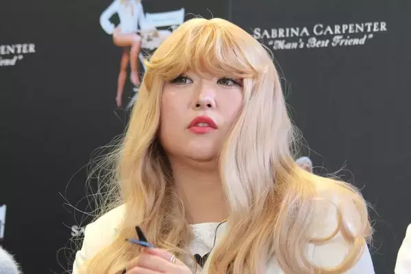 「ヒコロヒー＆ぱーてぃーちゃんが“サブリナ・カーペンター風”衣装で魅力語る！アルバムリリース記念のイベント登壇」の画像