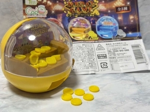 卓上でメダルゲームが遊べる！？カプセルトイ「LUCKYメダルゲーム」で遊んでみた