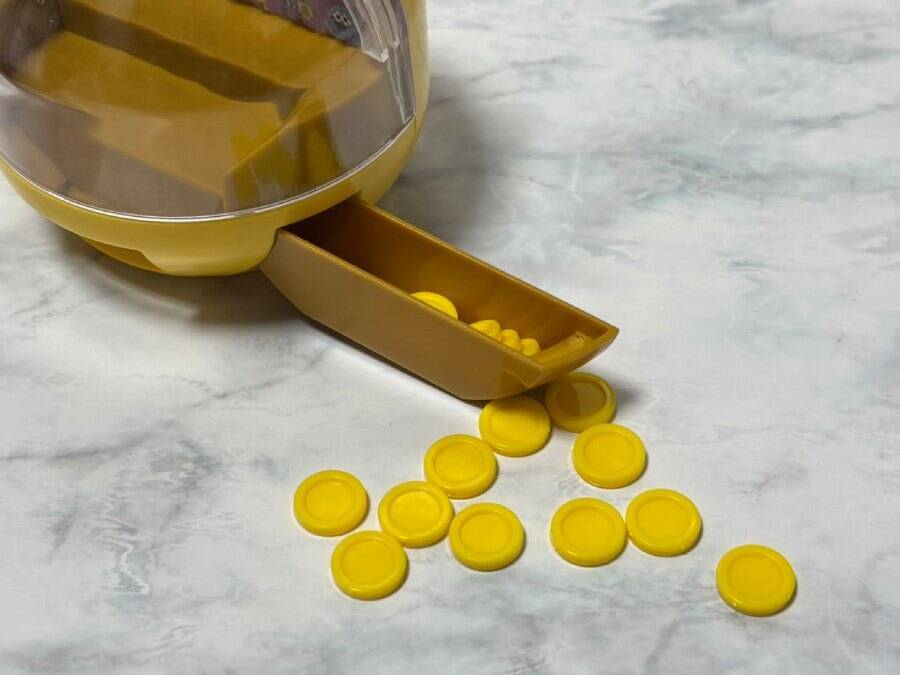 卓上でメダルゲームが遊べる！？カプセルトイ「LUCKYメダルゲーム」で遊んでみた