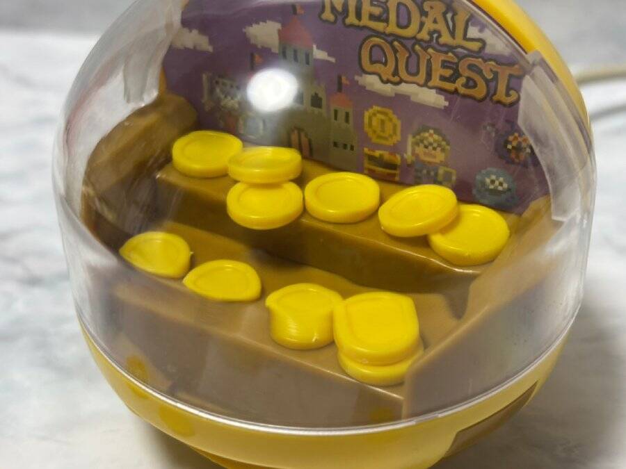 卓上でメダルゲームが遊べる！？カプセルトイ「LUCKYメダルゲーム」で遊んでみた