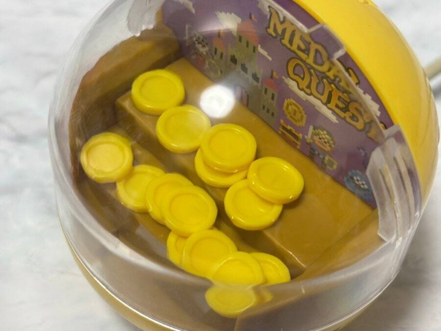 卓上でメダルゲームが遊べる！？カプセルトイ「LUCKYメダルゲーム」で遊んでみた