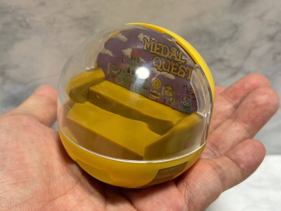 卓上でメダルゲームが遊べる！？カプセルトイ「LUCKYメダルゲーム」で遊んでみた