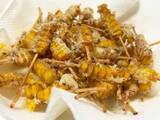 「海外でバズり中の「とうもろこし串」を作ってみた！これは……カリカリ食感に手が止まらない」の画像12
