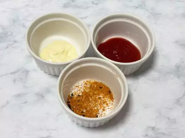 「海外でバズり中の「とうもろこし串」を作ってみた！これは……カリカリ食感に手が止まらない」の画像