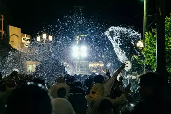 「“ふんどしマッチョ”今年も湯河原温泉に集結　お湯も筋肉も飛び交う「湯かけまつり」5月23日開催」の画像