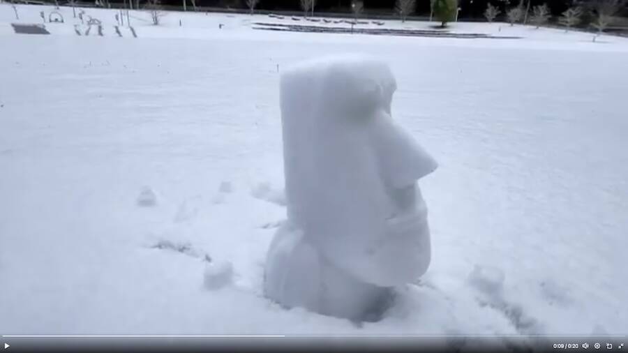 今年の冬は庭をイースター島にしよう！雪遊び玩具「無限モアイ製造機」が楽しそう