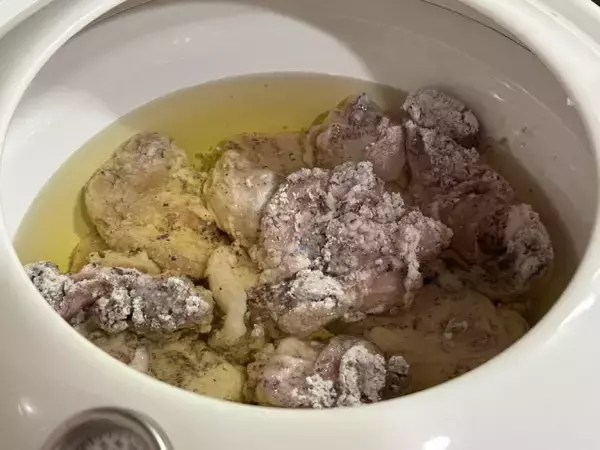 「味付けはゆかりだけ！斬新発想の「ゆかりだけ唐揚げ」作ってみた」の画像