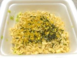 毎年気づくと売り切れてる　明星「のりたま焼うどん」をついに実食