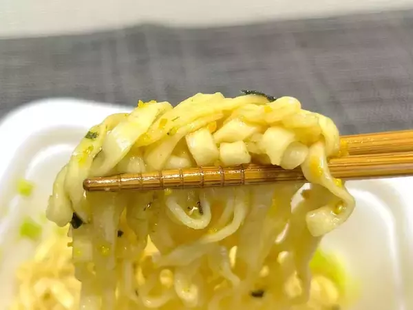 「毎年気づくと売り切れてる　明星「のりたま焼うどん」をついに実食」の画像