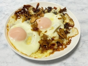 海外で1000万回再生のバズり飯　未知なるウマさ「ホットハニーエッグ」を実際に作ってみた