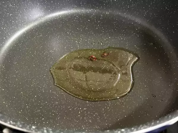 「海外で1000万回再生のバズり飯　未知なるウマさ「ホットハニーエッグ」を実際に作ってみた」の画像
