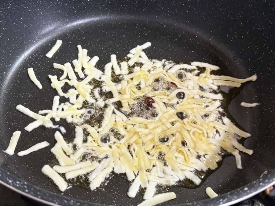 海外で1000万回再生のバズり飯　未知なるウマさ「ホットハニーエッグ」を実際に作ってみた