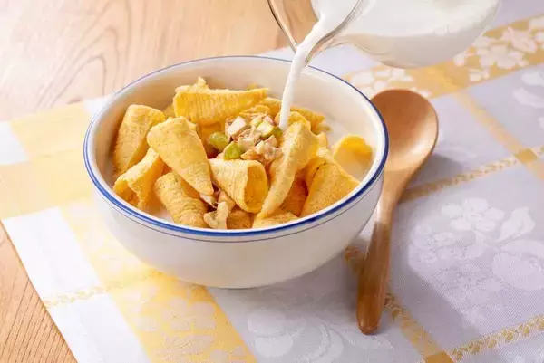 「「とんがりコーン」にまさかのロイヤルミルクティー味爆誕　女子栄養大生が考案した新提案」の画像