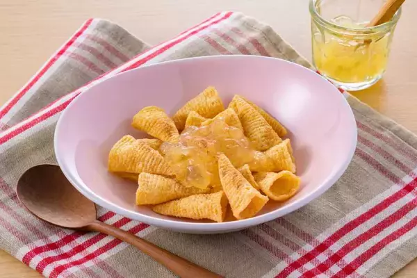 「「とんがりコーン」にまさかのロイヤルミルクティー味爆誕　女子栄養大生が考案した新提案」の画像