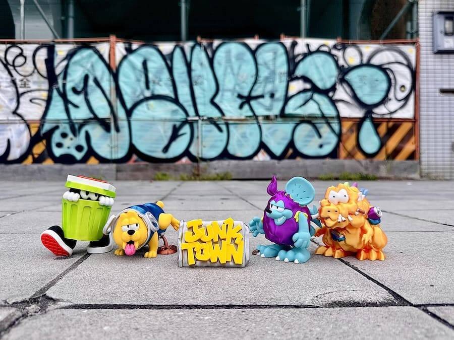 フィギュア撮影がダイナミックすぎて職質沙汰に　警察官とのほっこりする一幕