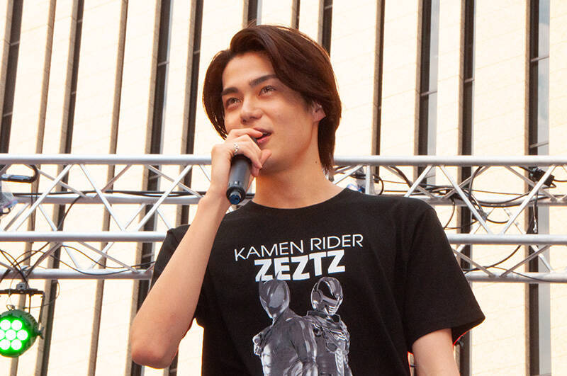 “ゼッツ”今井竜太郎と“ギャバン”長田光平、打ち水イベントでマル秘ルーティン語る　「唇を…」「相手の香りを…」