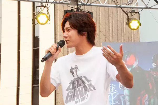 「“ゼッツ”今井竜太郎と“ギャバン”長田光平、打ち水イベントでマル秘ルーティン語る　「唇を…」「相手の香りを…」」の画像