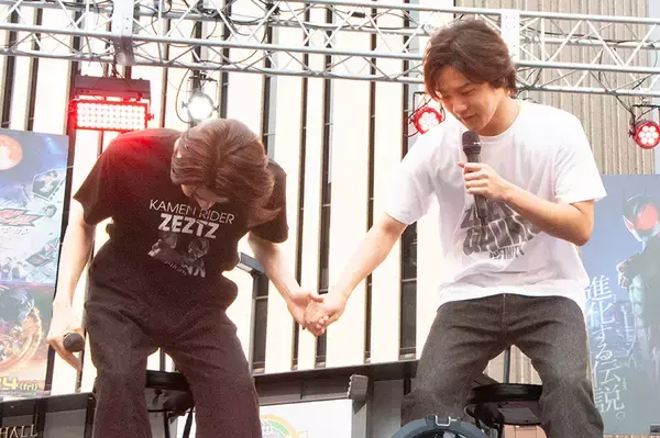 「“ゼッツ”今井竜太郎と“ギャバン”長田光平、打ち水イベントでマル秘ルーティン語る　「唇を…」「相手の香りを…」」の画像