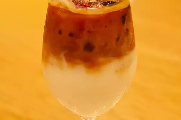 「IQOS専用たばこ、芳醇なベリー香る新製品が登場　全国のIQOSストアでマリアージュドリンク提供」の画像