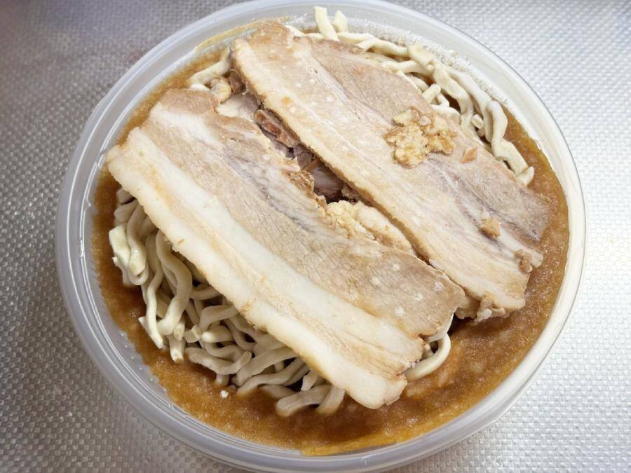 総重量約810gの圧倒的ボリューム　セブン「濃厚G系ラーメン」でG系デビューしてみた