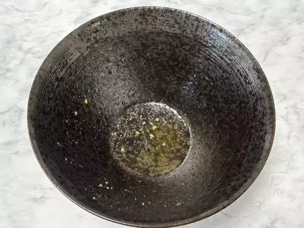 「総重量約810gの圧倒的ボリューム　セブン「濃厚G系ラーメン」でG系デビューしてみた」の画像