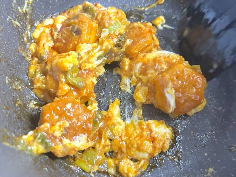 エビの代わりに「パイの実」投入！ロッテ公式が送るエビチリアレンジに目を疑う