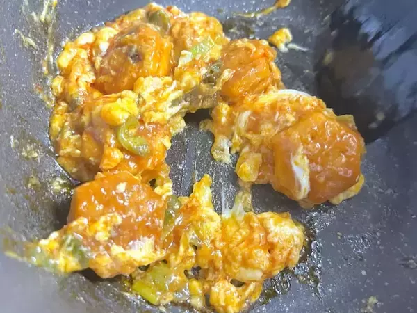 「エビの代わりに「パイの実」投入！ロッテ公式が送るエビチリアレンジに目を疑う」の画像