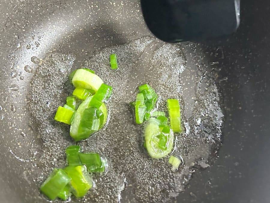 エビの代わりに「パイの実」投入！ロッテ公式が送るエビチリアレンジに目を疑う