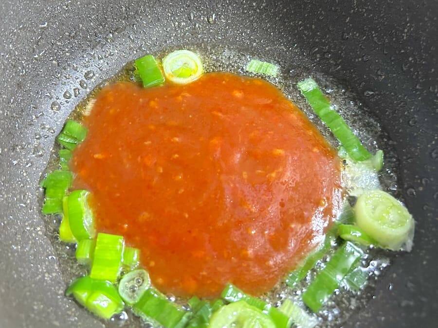 エビの代わりに「パイの実」投入！ロッテ公式が送るエビチリアレンジに目を疑う