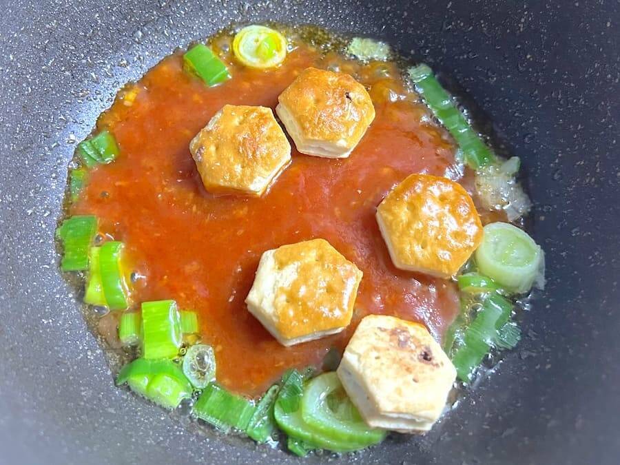 エビの代わりに「パイの実」投入！ロッテ公式が送るエビチリアレンジに目を疑う