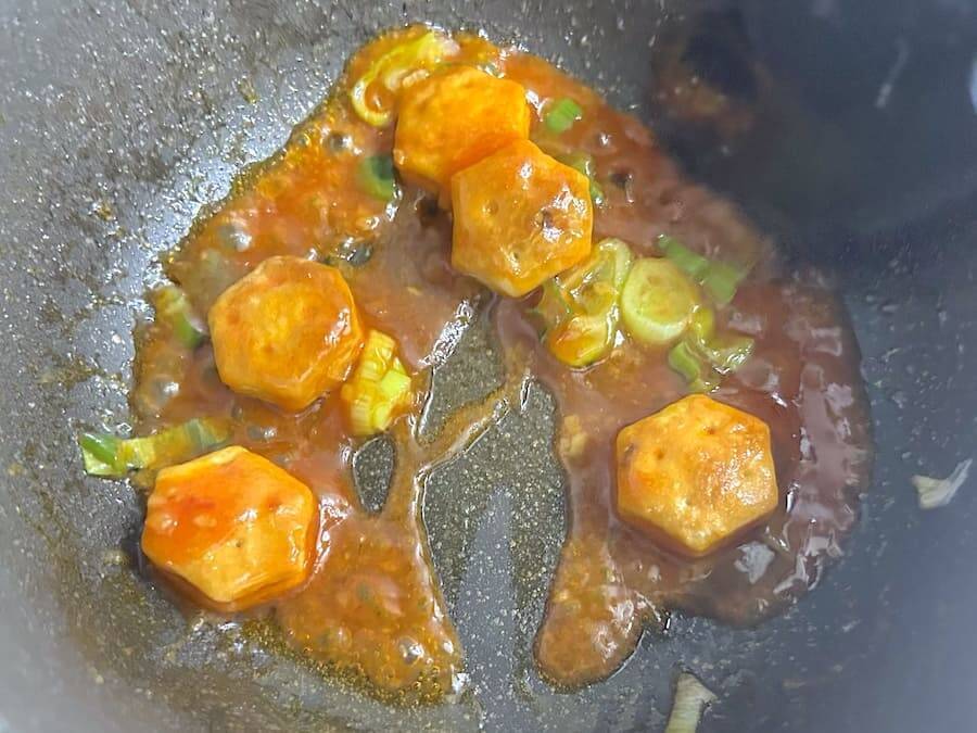 エビの代わりに「パイの実」投入！ロッテ公式が送るエビチリアレンジに目を疑う