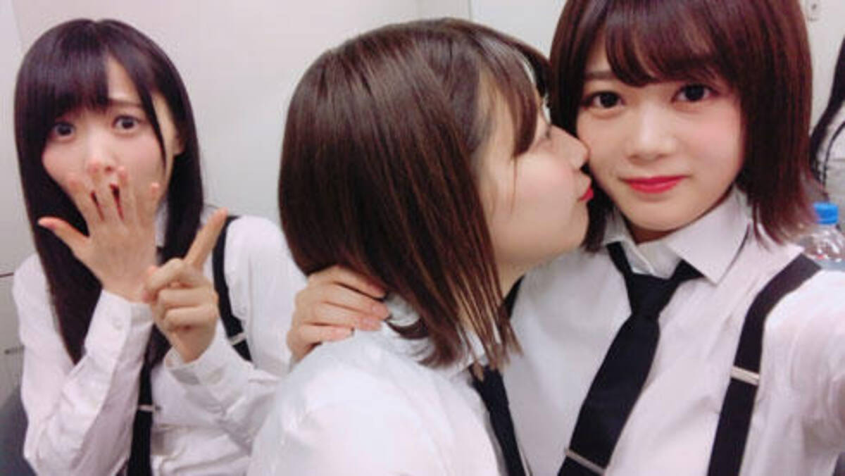 欅坂46 尾関梨香 渡邉理佐とのキス寸前ショットにファンほっこり 18年1月13日 エキサイトニュース