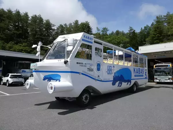 富士山も空ももっと近くに　屋根が開く水陸両用バス
