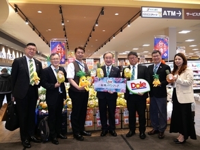 台湾農業部が店頭視察　水戸市のヨークベニマルで台湾産パイナップルのPR