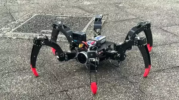 がれきを走破し「触って判断する」　アトラックラボが「六脚スパイダーロボット」を開発