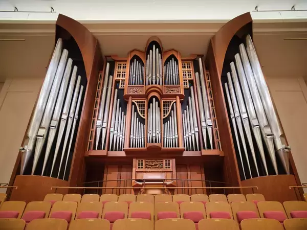 「横浜みなとみらいホールでパイプオルガンを100円で鑑賞　2026年度の公演ラインアップが決定」の画像