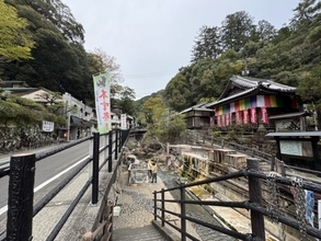 開湯１８００年、熊野古道へつながる温泉地　新鮮な硫黄泉を掛け流す料理自慢の宿　「湯の峰温泉 民宿 瀧よし」　【コラム：おんせん！　オンセン！　温泉！】