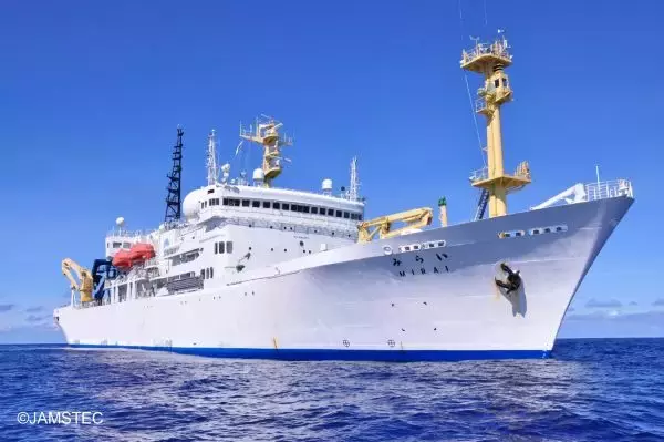 1月24・25日に「横須賀朝市 Morning Market」　海洋地球研究船「みらい」退役記念イベントも同時開催