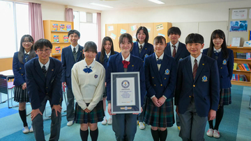 大阪から世界最大の紙ふぶきモザイクアート！　関西創価学園が97万6800枚のギネス世界記録