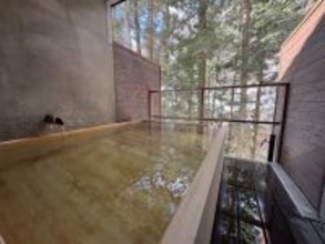 一棟貸しで自分だけの湯と時間を堪能　源泉掛け流し×上州牛ＢＢＱの非日常ステイ　「群馬県四万温泉 温泉グランピング シマブルー」　【コラム：おんせん！　オンセン！　温泉！】