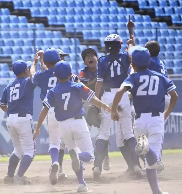 長曽根ストロングス（大阪）が2連覇で9度目の優勝　多賀少年野球クラブ（滋賀）に競り勝つ