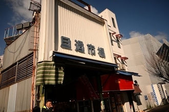 はみ出す旬、飛び交う声、愛すべき混沌を1毎日　北九州市が旦過市場の写真を募集