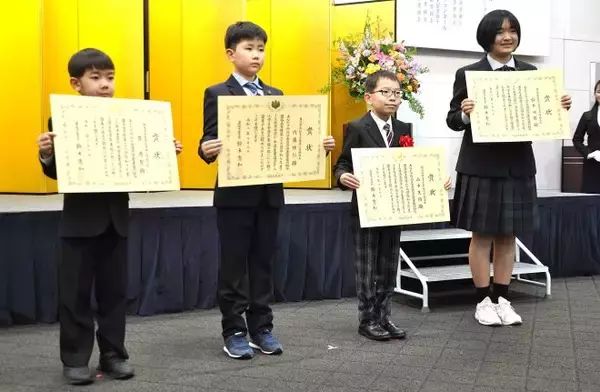 優れた作品制作の28人表彰　JA共済書道ポスター表彰式