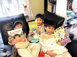 母子家庭の子らに新本を贈る　志継ぐ元出版社社長の岩崎弘明さん